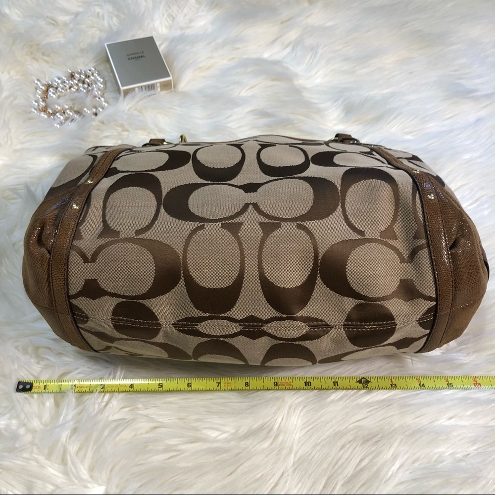 Large Coach Signature Logo Handbag With Gold Hardware - Picture 14 of 16